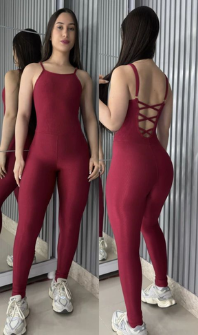 Macacão Eva poliamida aveludado com alças reguláveis