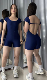 Macaquinho Ely poliamida aveludado com decote nas costas